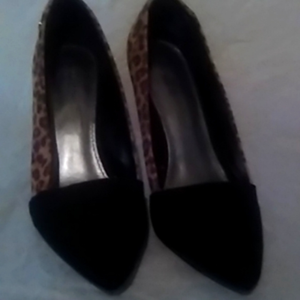 Jaclyn Smith high heels. Black Swede and animal print. New never used. Size 6.